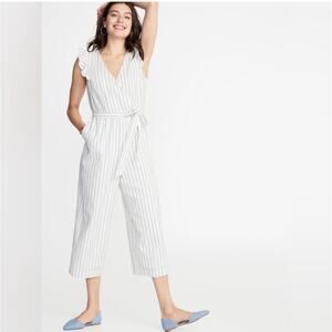 Old Navy linen blend sleeveless cropped romper jumpsuit size small